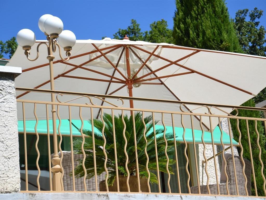 Hotel La Deviniere Donzère Exterior foto