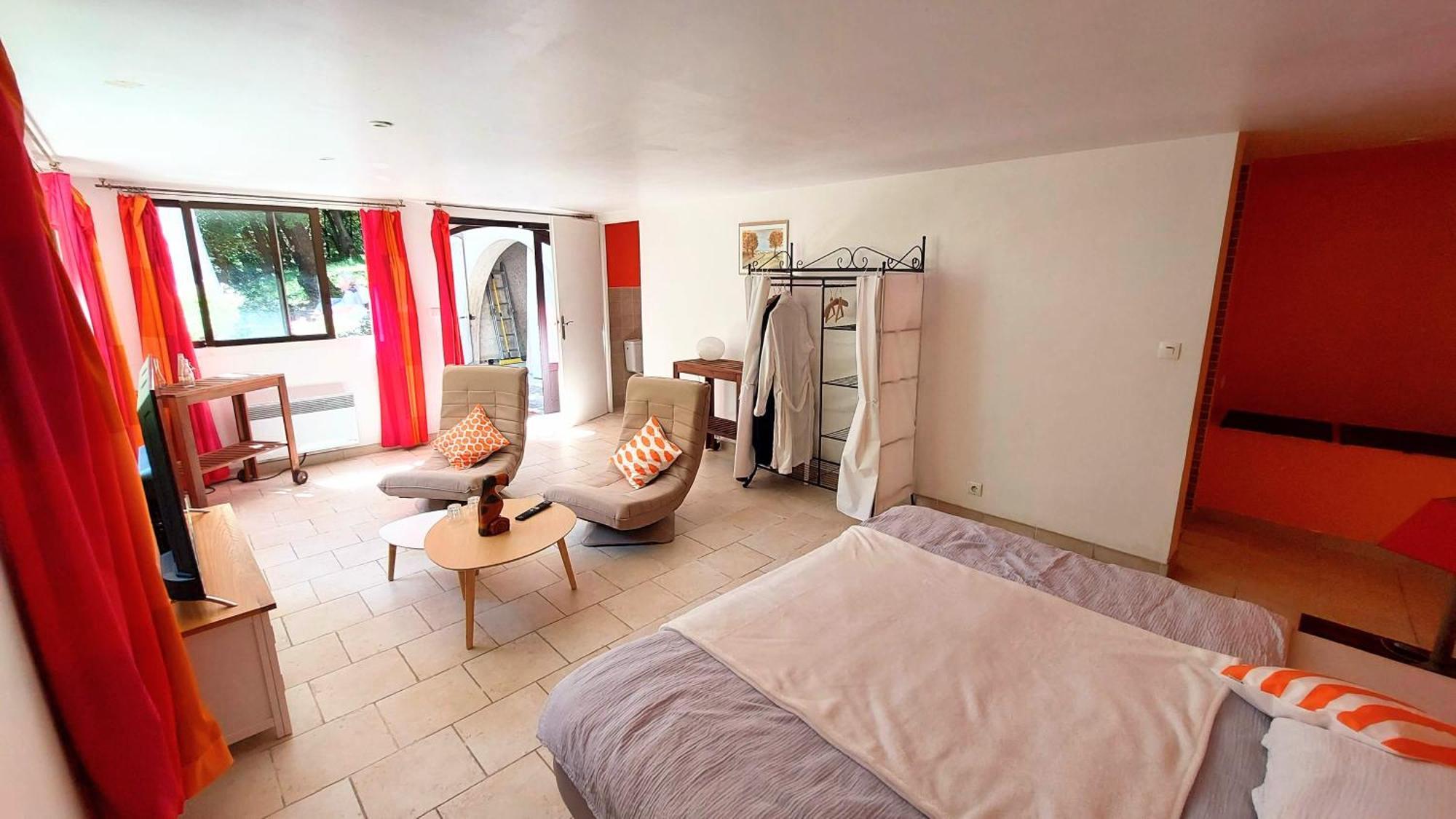 Hotel La Deviniere Donzère Habitación foto