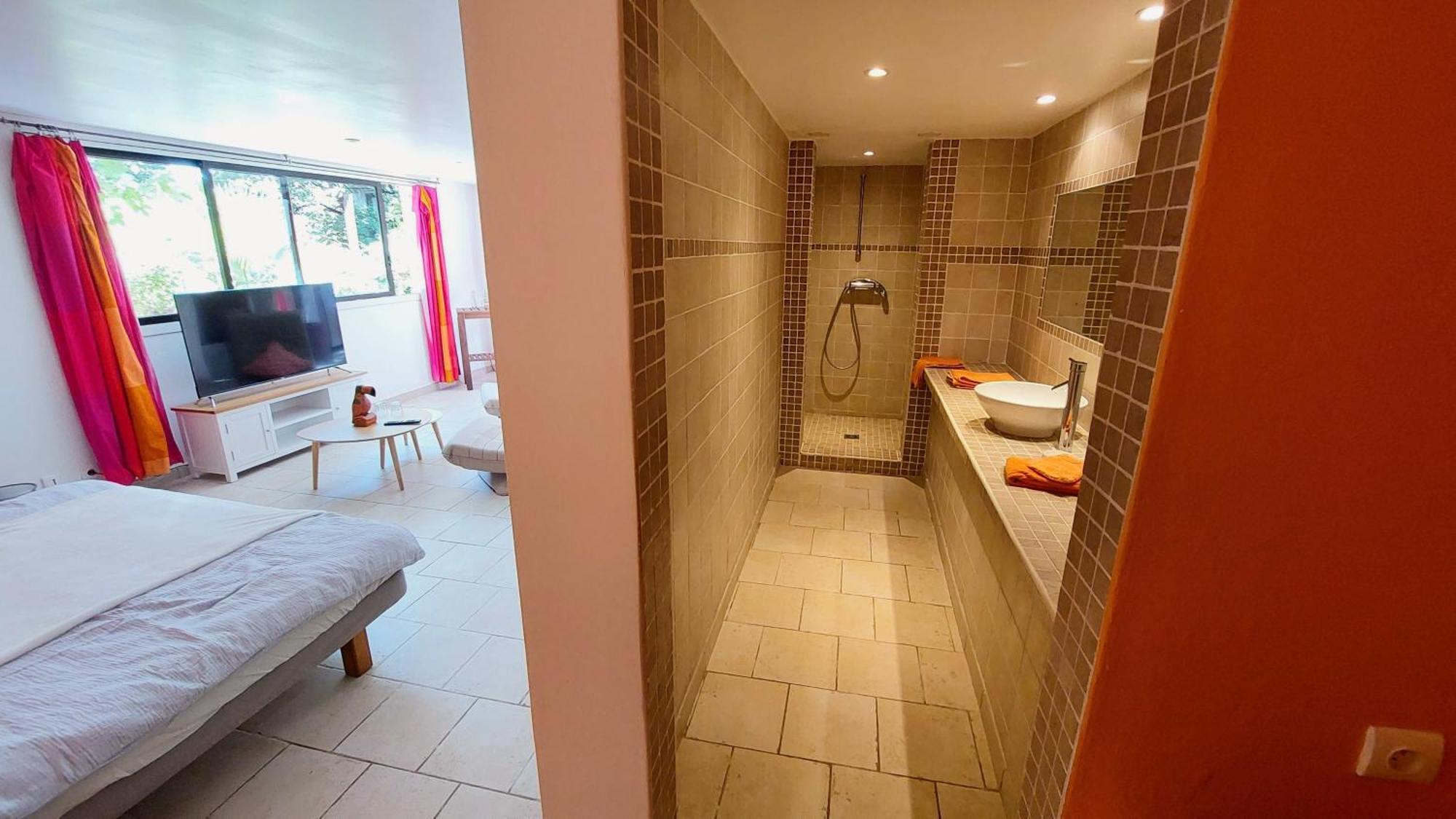 Hotel La Deviniere Donzère Habitación foto