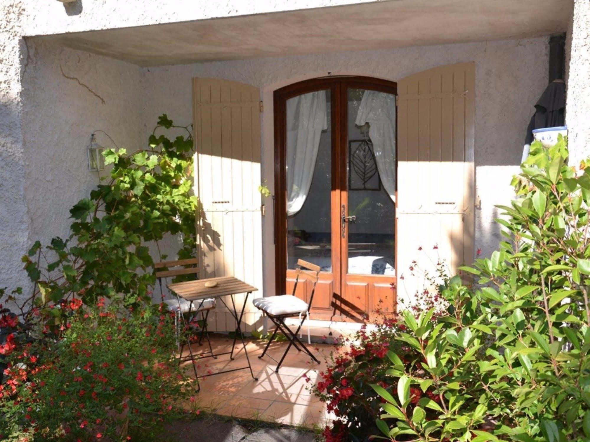 Hotel La Deviniere Donzère Exterior foto