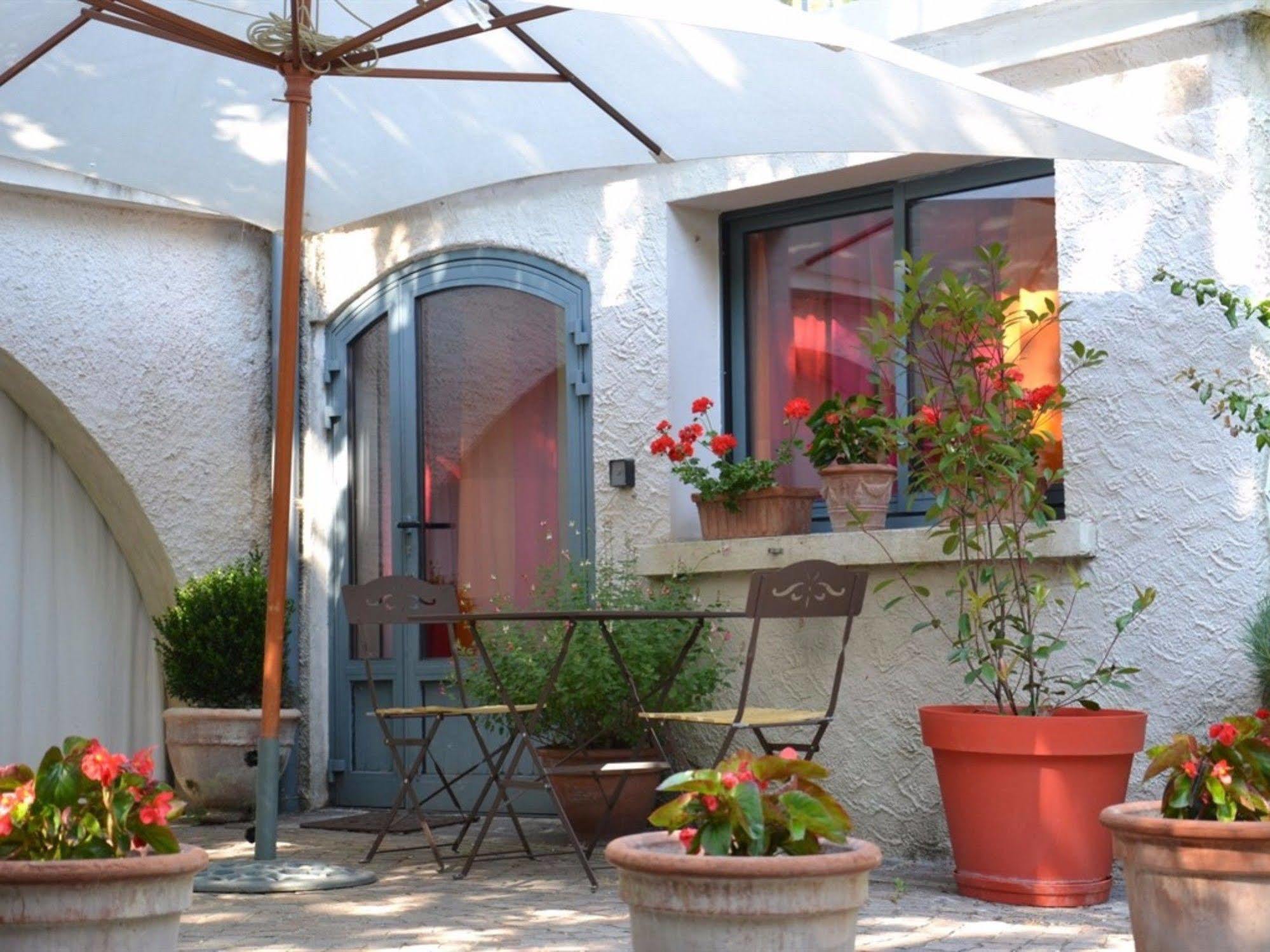 Hotel La Deviniere Donzère Exterior foto